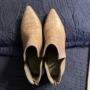 Beautiful boots worn 5 times, just not me. Only one flaw on heel